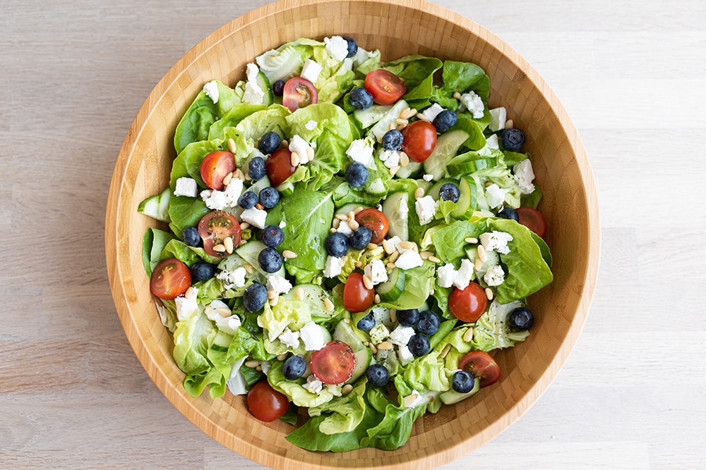 Salade met blauwe bessen en geitenkaas