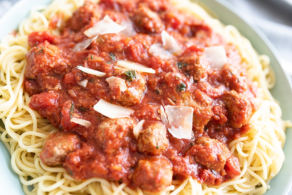 Spaghetti met gehaktballetjes in tomatensaus