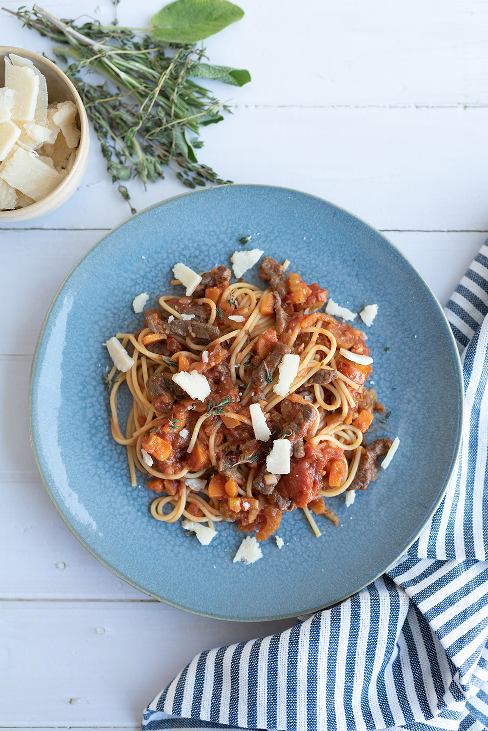 Spaghetti met runderreepjes en Italiaanse kruiden