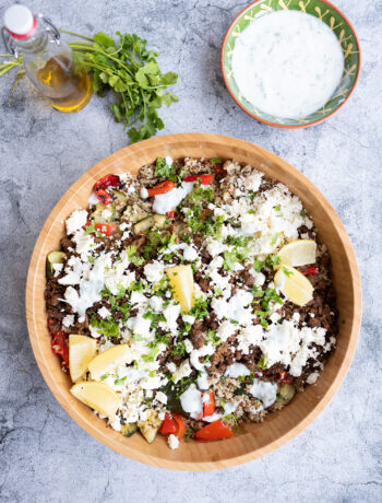 Quinoa met pulled oats, geroosterde groenten en feta