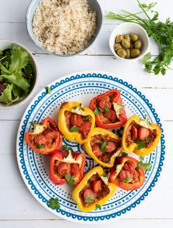 Gevulde paprika's met vegan gehakt, tomaatjes en olijven