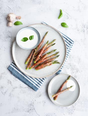 Groene aspergetips met burrata dip